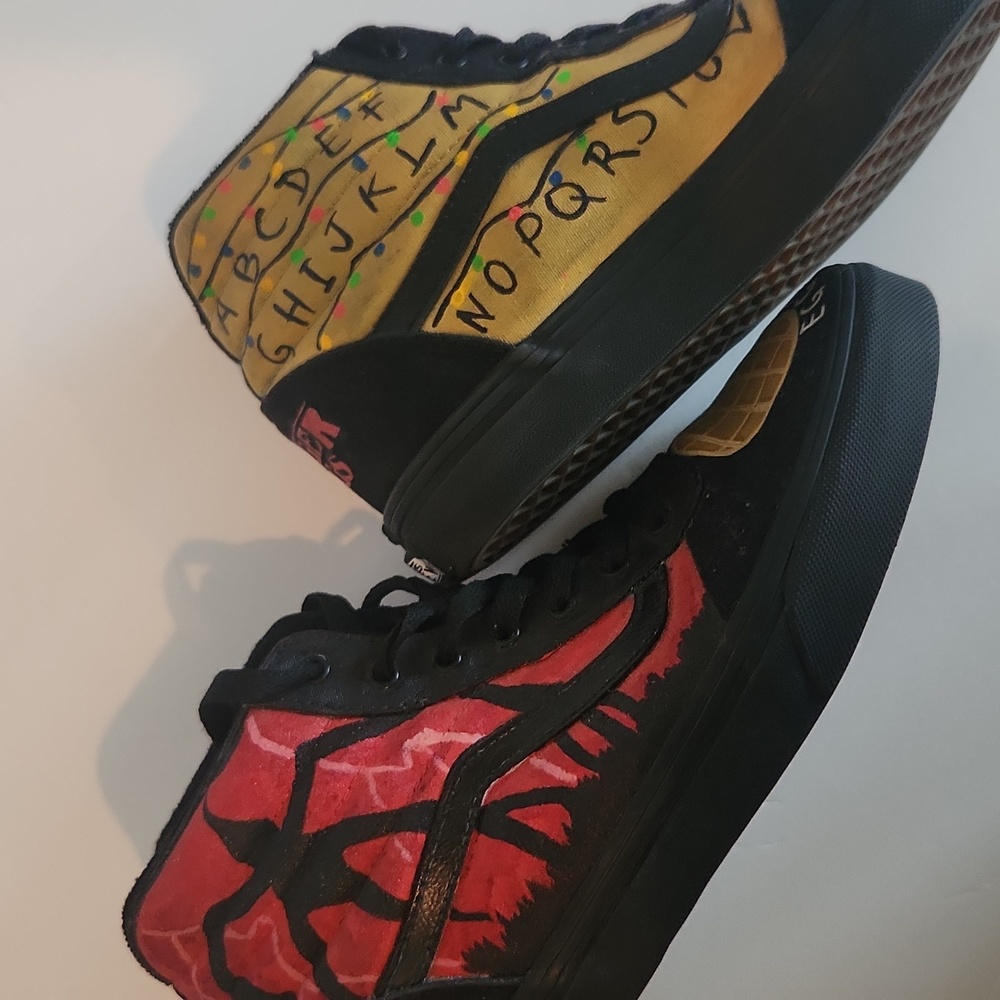 Stranger Things Custom Van's - Picture 7 of 10